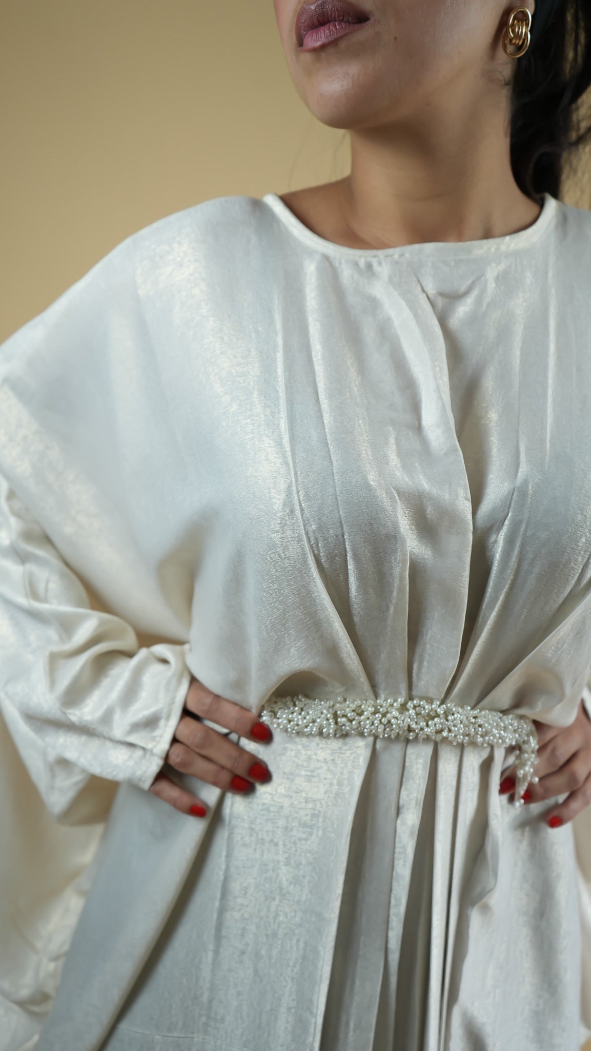 Abaya Farasha blanche satinée - Élégance et fluidité