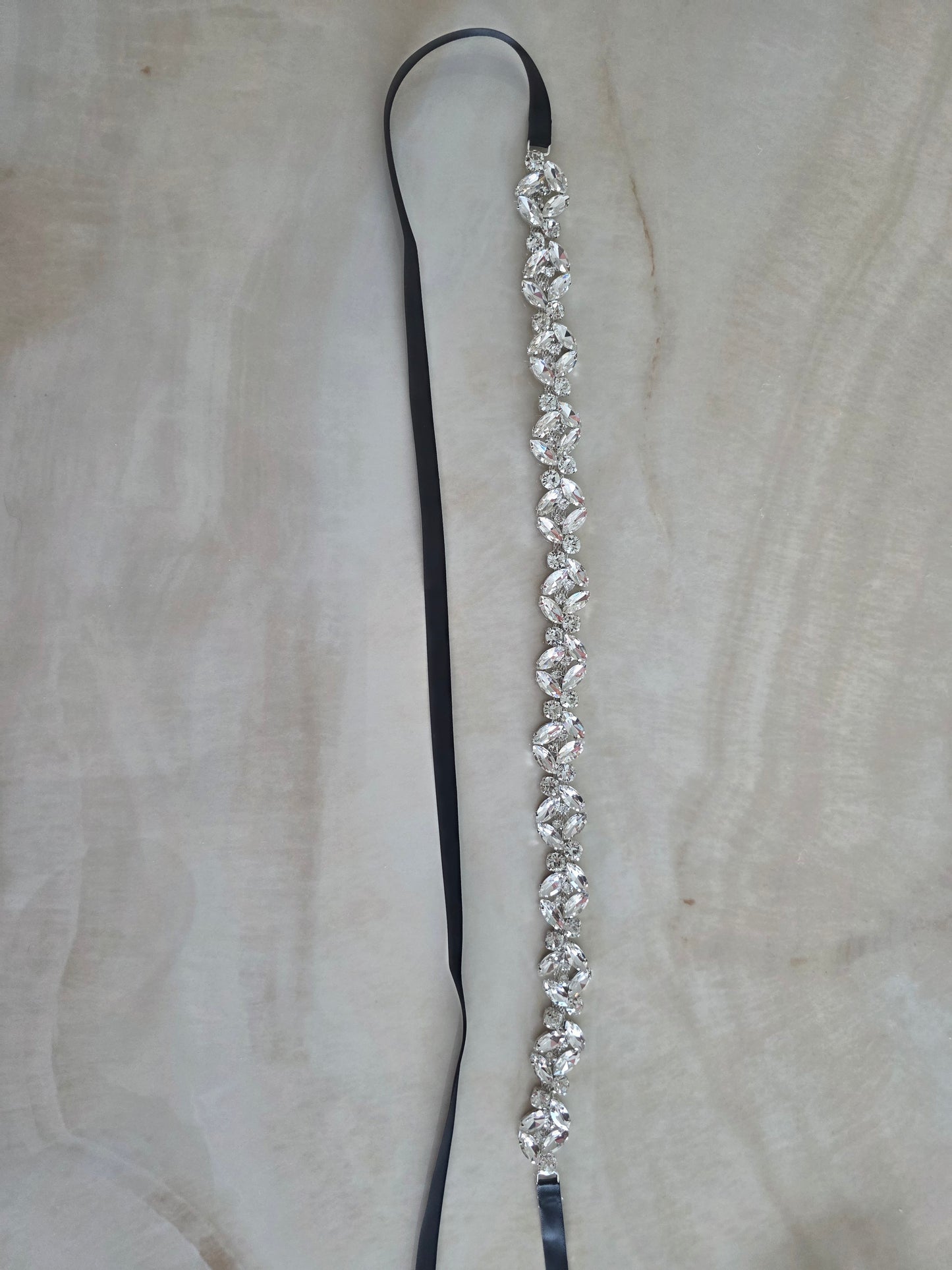 Ceinture bijou cristal – Élégance éclatante en noir ou blanc