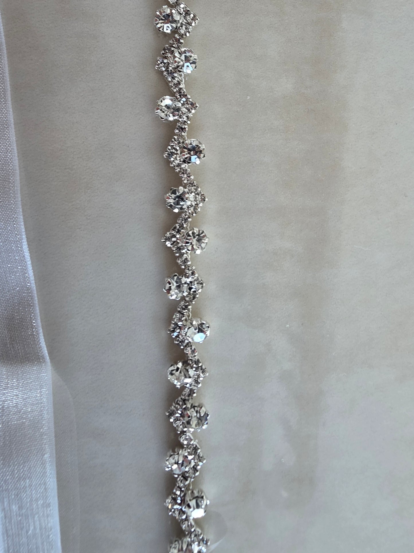 Ceinture bijou strass argentés – Finesse et éclat subtil