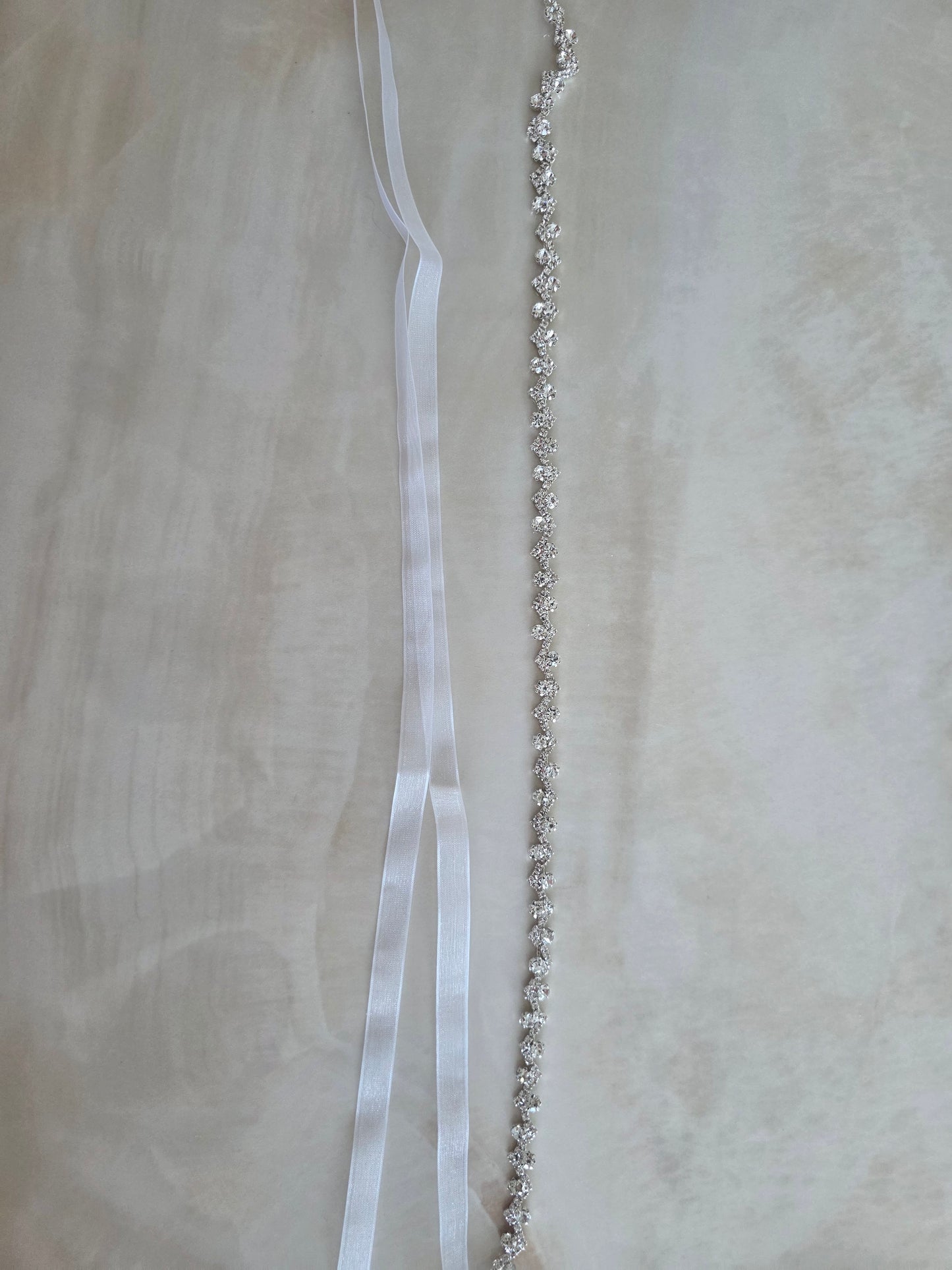 Ceinture bijou strass argentés – Finesse et éclat subtil