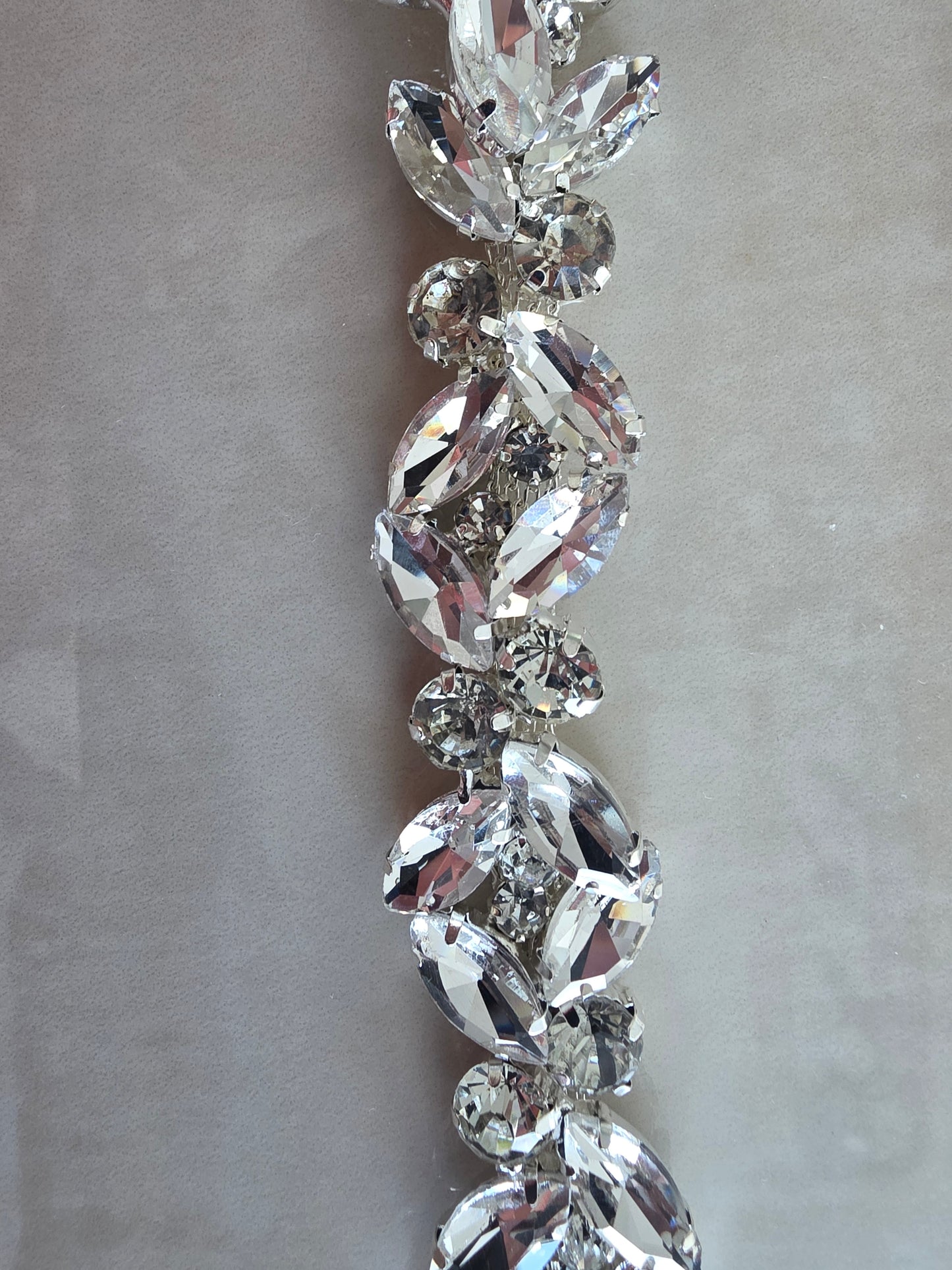 Ceinture bijou cristal – Élégance éclatante en noir ou blanc