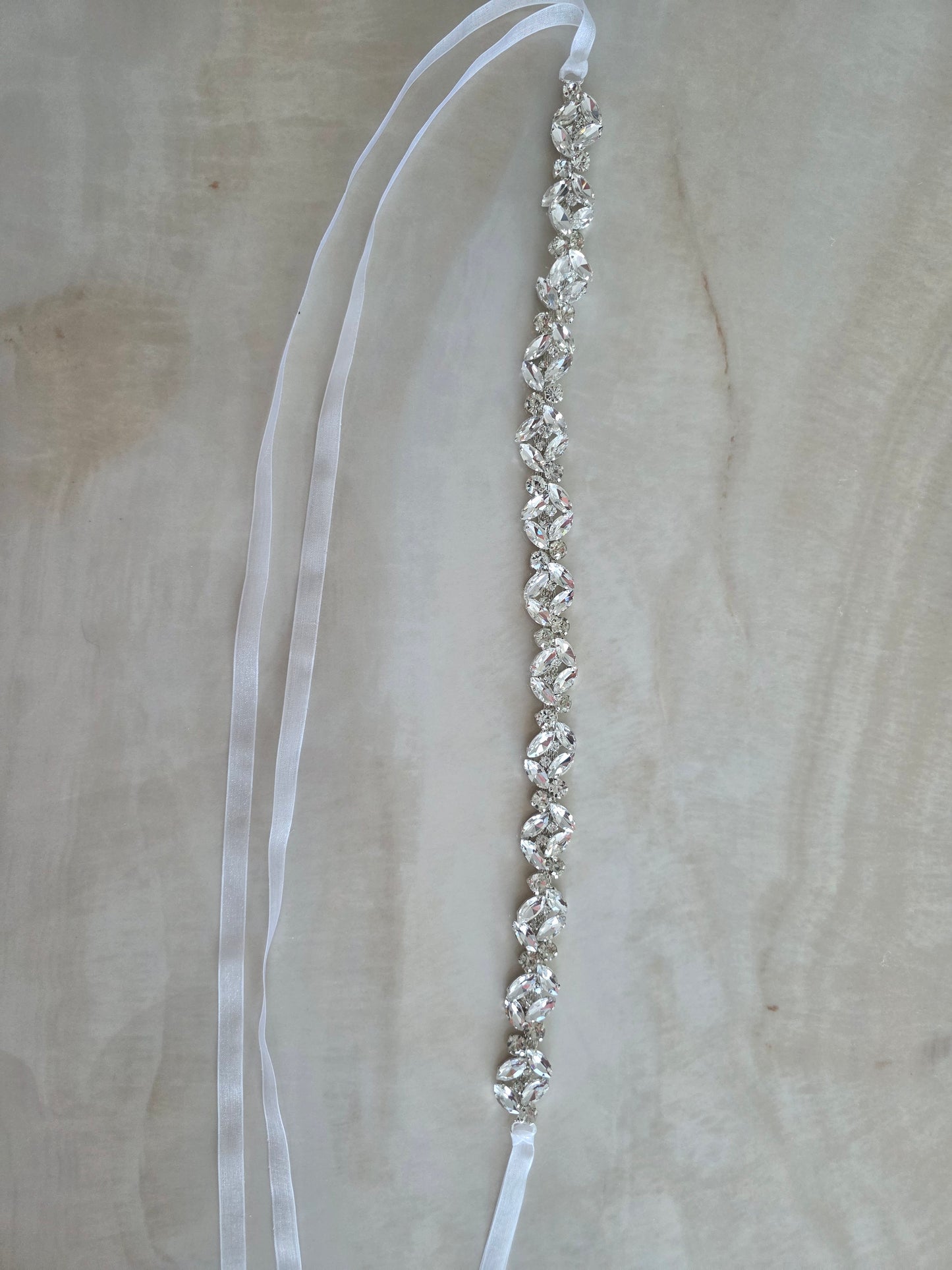 Ceinture bijou cristal – Élégance éclatante en noir ou blanc