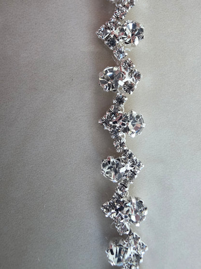 Ceinture bijou strass argentés – Finesse et éclat subtil
