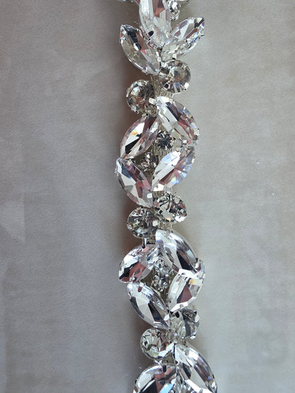 Ceinture bijou cristal – Élégance éclatante en noir ou blanc