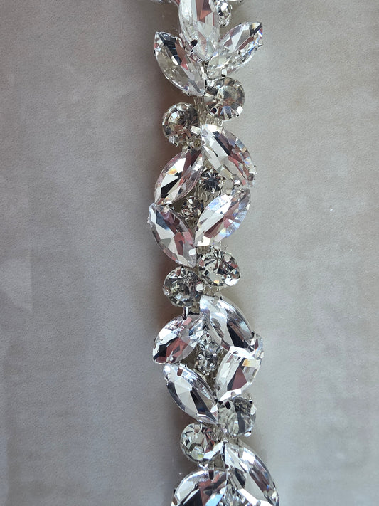 Ceinture bijou cristal – Élégance éclatante en noir ou blanc